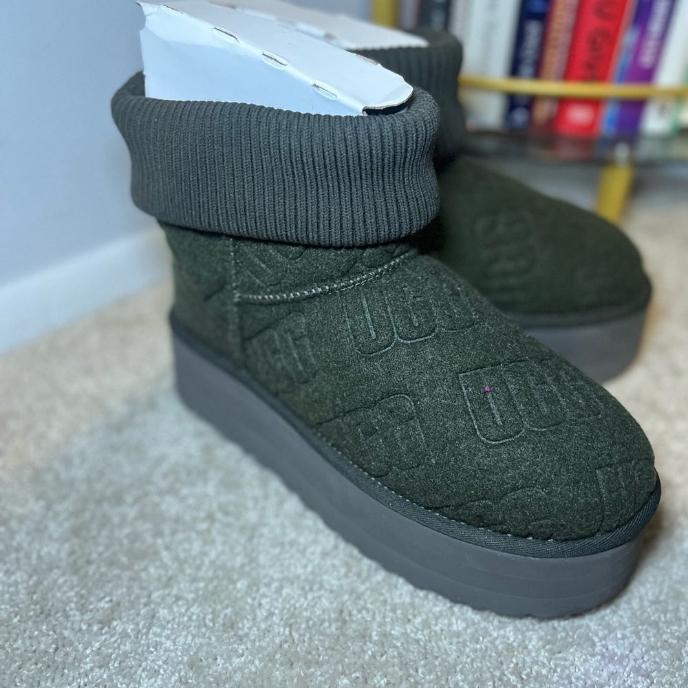 UGG Mini Platform Boots - Women’s Sz 9